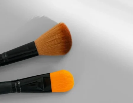 How to Choose the Right Makeup Brush